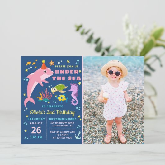 ピンクドルフィンアンダーザシーガール誕生日写真 招待状 (スタンド正面)