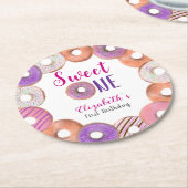 ピンクドーナッツスイートワンファースト誕生日カスタム ラウンドペーパーコースター (アングル)