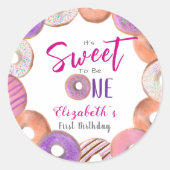 ピンクドーナツ甘い1つの最初の誕生日カスタム ラウンドシール (正面)