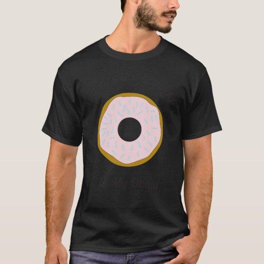 ピンクドーナツ誕生日の少年の考古学 Tシャツ (正面)