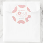 ピンクドーナツ&おむつベビー振りかける少女 ラウンドシール (バッグ)
