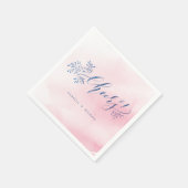 ピンクネイビーのカリグラフィーでお祝いするラスティックフラワーのウェディング スタンダードカクテルナプキン (角)