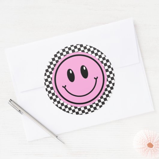 ピンクハッピー顔市松模様に子供の誕生日 ラウンドシール (封筒)