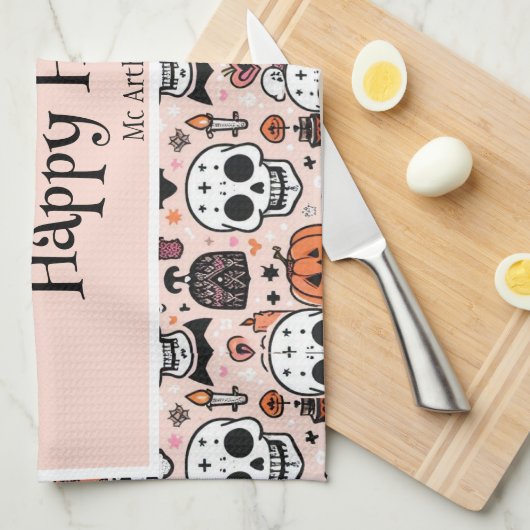ピンクハロウィーントリックまたはトリートカスタムファミリー名 キッチンタオル (四つ折り)
