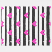 ピンクハートオン白黒ストライプ フリースブランケット (正面(横))