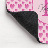 ピンクハートパーソナライズされたモノグラム マウスパッド (コーナー)