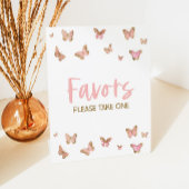 ピンクバタフライパーティーがテーブルの看板を引き立てる 台座サイン