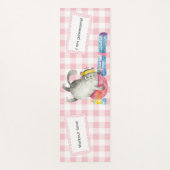 ピンクバッファローチェックでボール付き水彩猫 ヨガマット (正面)