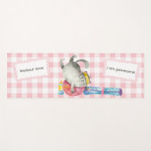 ピンクバッファローチェックでボール付き水彩猫 ヨガマット (正面(横))