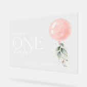 ピンクバルーン、緑、最初の誕生日へようこそ アクリルサイン (傾斜)