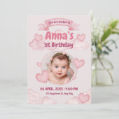ピンクパステルキュートファーストベビーガール誕生日 招待状 (スタンド正面)