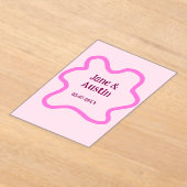 ピンクパステル結婚レトロ縁どのフレーム名の日付 アクリル招待状 (レイダウン)