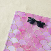 ピンクパステル&金ゴールドきらめくマーメイドスケールパターン ビーチタオル (インサイチュ)