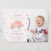 ピンクパンプキンガールフォトファースト誕生日招待状 招待状 (正面)