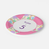 ピンクパーソナライズされたかわいい柄誕生日年齢かわいらし ペーパープレート (アングル)