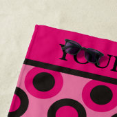 ピンクパーソナライズされたとブラックのバレエ団 ビーチタオル (インサイチュ)