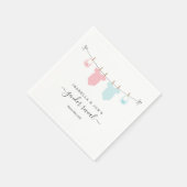 ピンクパーソナライズされたとブルーを表示する性別 スタンダードカクテルナプキン (角)