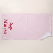 ピンクパーソナライズされたと赤の弓の名前 ビーチタオル (正面)