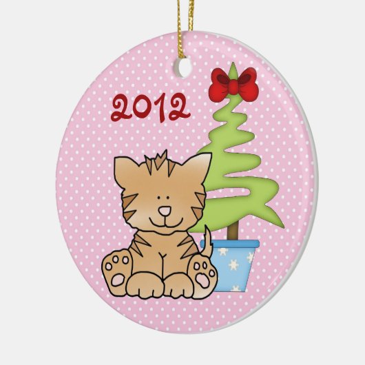 ピンクパーソナライズされたに可愛い猫とクリスマスツリー セラミックオーナメント (左)