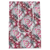 ピンクパーソナライズされたのクリスマス雪だるま ミディアムペーパーバッグ (裏面)