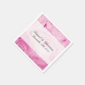 ピンクパーソナライズされたのバラの花結婚のナプキン スタンダードカクテルナプキン (角)