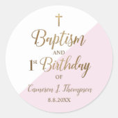 ピンクパーソナライズされたのベビーガールのバプテスマ最初の誕生日 ラウンドシール (正面)