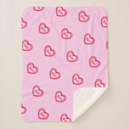 ピンクパーソナライズされたの上のかわいらし赤いハート シェルパブランケット