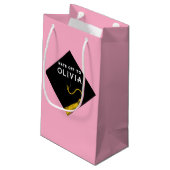 ピンクパーソナライズされたの卒業媒体抱き枕 スモールペーパーバッグ (裏面アングル)