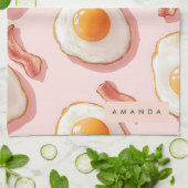 ピンクパーソナライズされたの揚げ卵とベーコン柄 キッチンタオル (折り畳み)