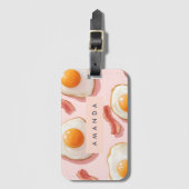 ピンクパーソナライズされたの揚げ卵とベーコン柄 ラゲッジタグ (正面縦)