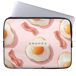 ピンクパーソナライズされたの揚げ卵とベーコン柄 ラップトップスリーブ