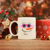 ピンクパーソナライズされたの眼鏡をした雪だるまママ コーヒーマグカップ