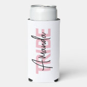 ピンクパーソナライズされたの花嫁タイポグラフィ スリム缶クーラー (Seltzer正面)