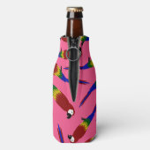 ピンクパーソナライズされたの赤いオウムの名前 ボトルクーラー (ボトル裏面)