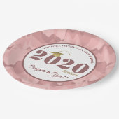 ピンクパーソナライズされたカモフラージパターン卒業 ペーパープレート (アングル)