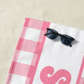 ピンクパーソナライズされたギンガムプレイドキッズ名 ビーチタオル (インサイチュ)