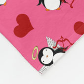 ピンクパーソナライズされたクピッド・ペンギンの赤いハート フリースブランケット (角)