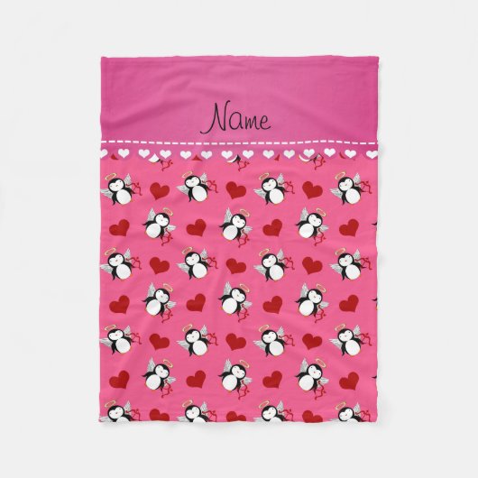 ピンクパーソナライズされたクピッド・ペンギンの赤いハート フリースブランケット (正面)