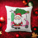 ピンクパーソナライズされたゴルフカートSanta Christmas Tree クッション<br><div class="desc">クリスマスパーソナライズされたライト、サンタ、クリスマスツリーの枕を備えたピンクのゴルフカートは、ゴルフ愛好家のためのフェスティバルギフトである。名前カスタマイズや年、メッセージを後ろに付ける。パーソナライゼーションは特別なtouchを追加し、ゴルフの枕ユニークは、休暇中に年々取り出すおもしろいであるゴルファーのための記念の物にする。</div>