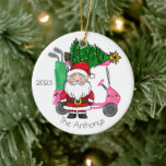 ピンクパーソナライズされたゴルフカートSanta Christmas Tree セラミックオーナメント<br><div class="desc">クリスマスパーソナライズされたライト、サンタ、クリスマスツリーオーナメントを備えたピンクのゴルフカートは、ゴルフ愛好家のためのフェスティバルギフトである。名前カスタマイズや年、メッセージを後ろに付ける。このパーソナライゼーションは特別なtouchを追加し、ゴルフオーナメントユニークは、毎年の木に取り出しつるて木に取り出すおもしろいであるゴルファーのための記念品となる。</div>