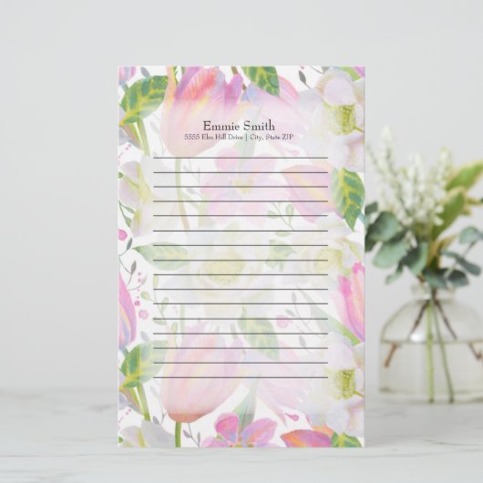 ピンクパーソナライズされたチューリップと緑葉の 便箋 (スタンド正面)