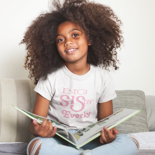 ピンクパーソナライズされたビッグシスター曲線文字 Tシャツ