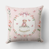 ピンクパーソナライズされたフローラとテディベアハグ クッション (裏面)