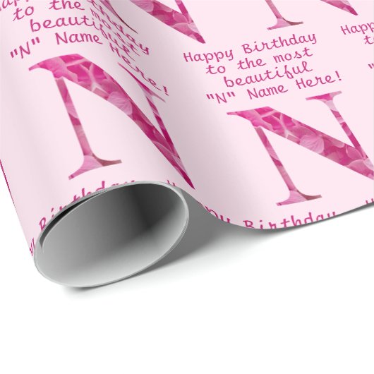 ピンクパーソナライズされたフローラ「N」モノグラムアート誕生日 ラッピングペーパー (ロールコーナー)