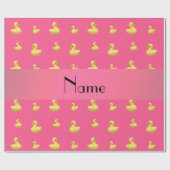ピンクパーソナライズされたラバーのダックパターンを名付ける ラッピングペーパー (フラット)