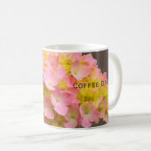 ピンクパーソナライズされた咲きアジサイ、フローラ コーヒーマグカップ (正面右)