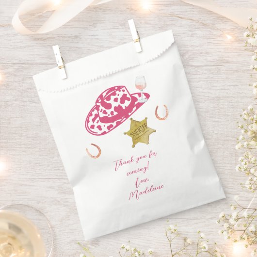 ピンクパーソナライズされた女性のカーボーイハットカントリーバチェロレッテ フェイバーバッグ (クリップ留めされた状態)