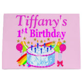 ピンクパーソナライズされた第1バースデーケーキ抱き枕 ラージペーパーバッグ (正面)