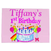 ピンクパーソナライズされた第1バースデーケーキ抱き枕 ラージペーパーバッグ (裏面)