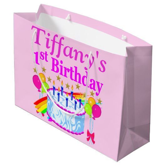 ピンクパーソナライズされた第1バースデーケーキ抱き枕 ラージペーパーバッグ (裏面アングル)